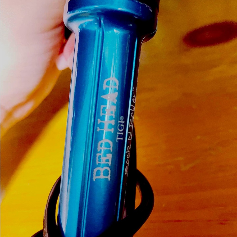 Brand new bed head curling iron thing